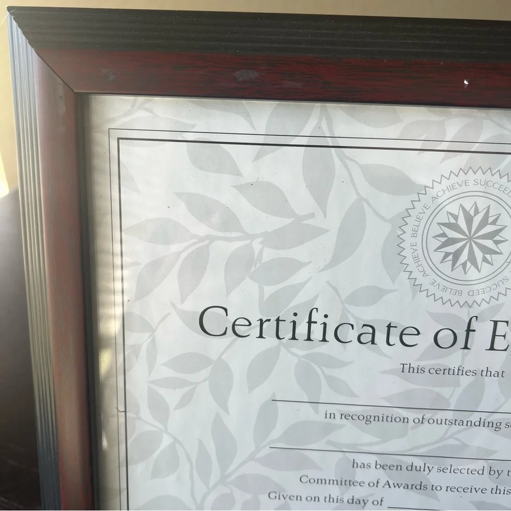✅ Plastic 8.5in x 11in certificate or document frame